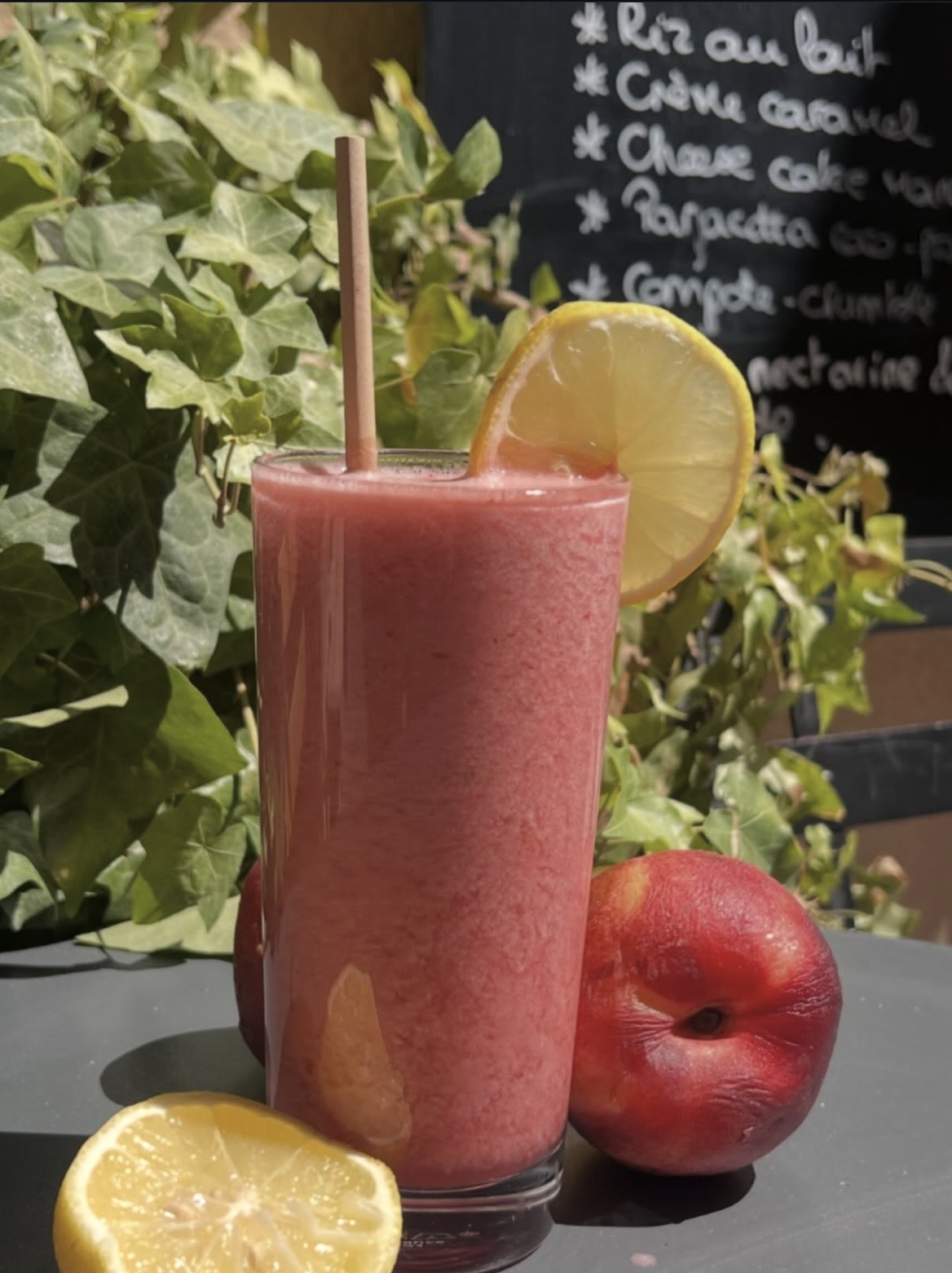 Smoothie framboise, nectarine et citron